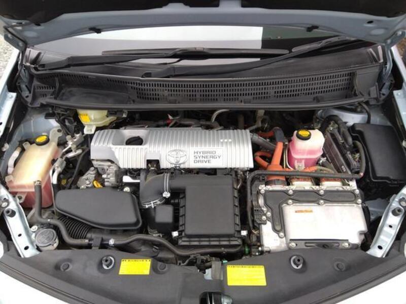 PRIUS ALPHA