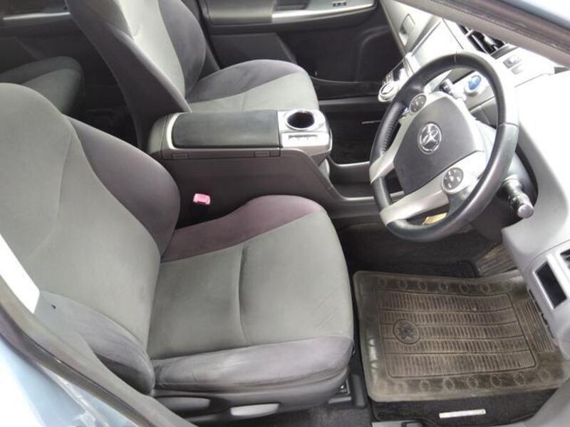 PRIUS ALPHA