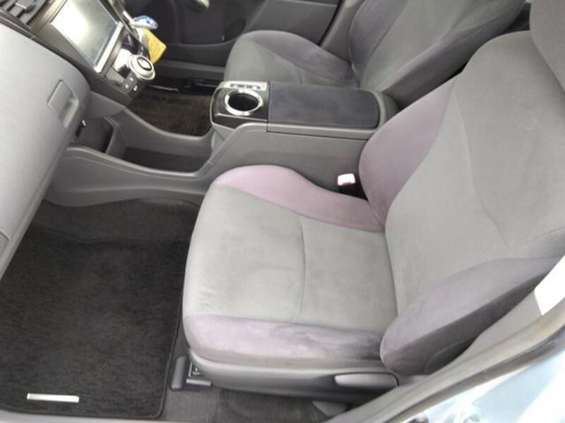PRIUS ALPHA