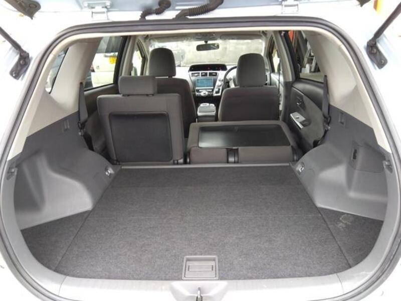 PRIUS ALPHA