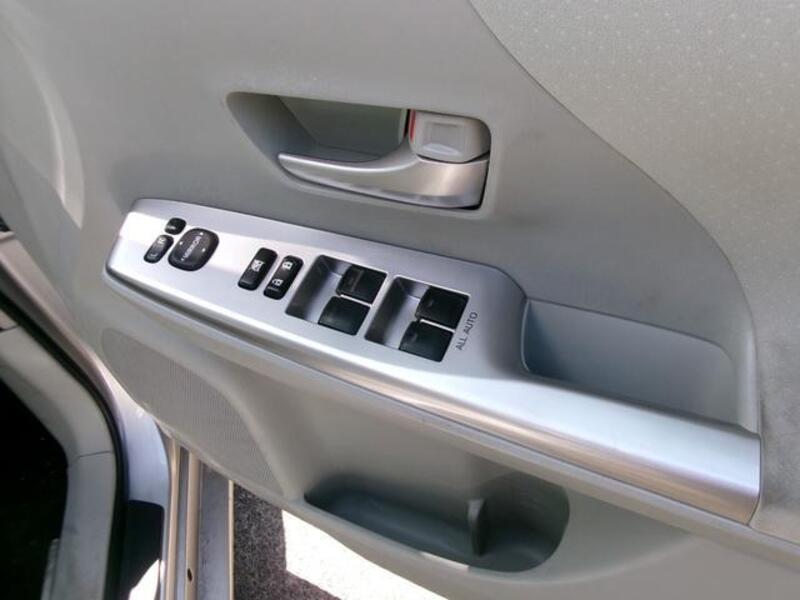 PRIUS ALPHA