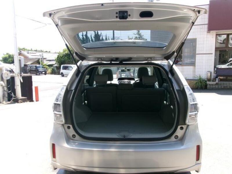 PRIUS ALPHA