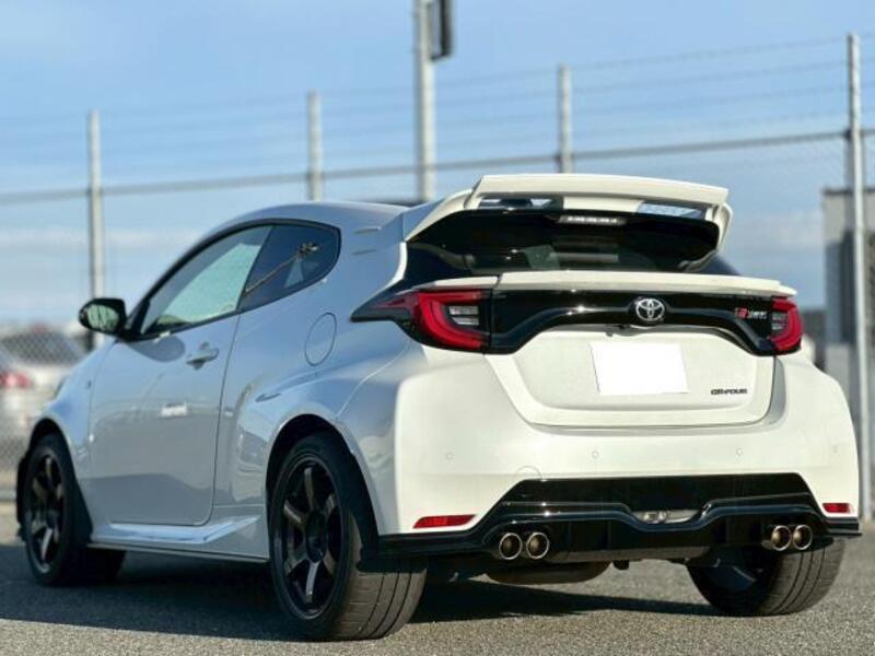 GR YARIS