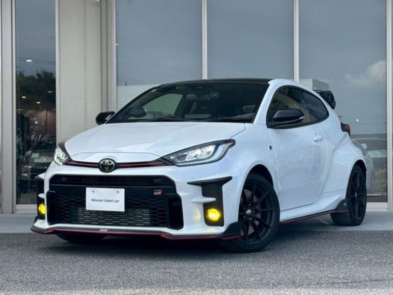 GR YARIS-0