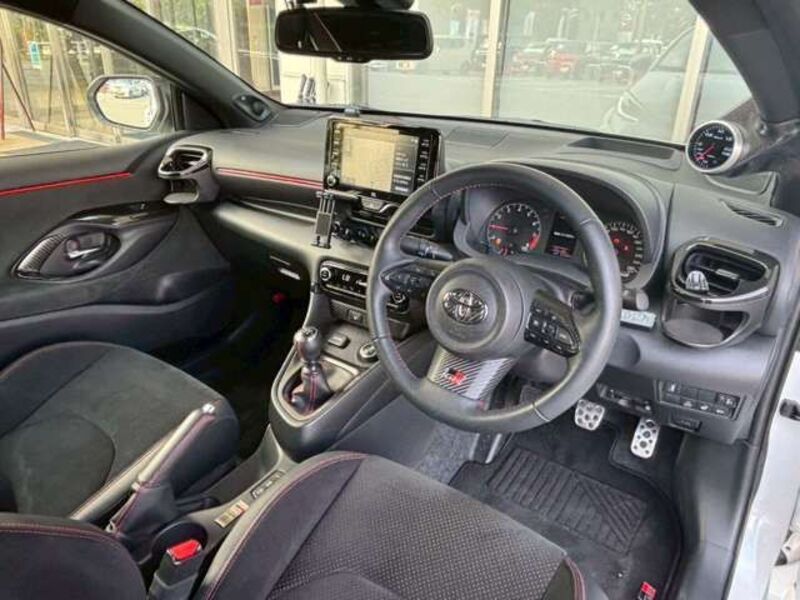 GR YARIS