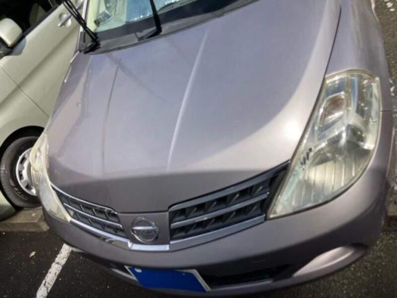 NISSAN TIIDA