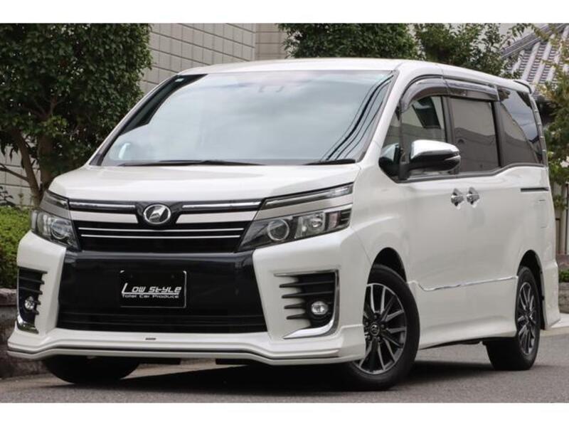 TOYOTA VOXY