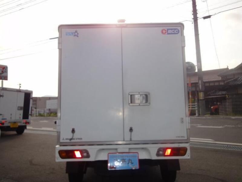 MINICAB TRUCK