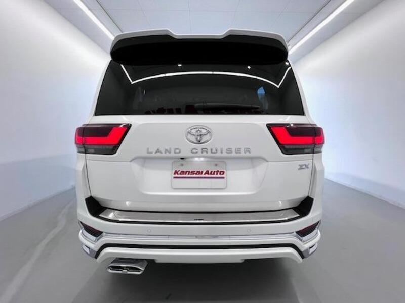LAND CRUISER