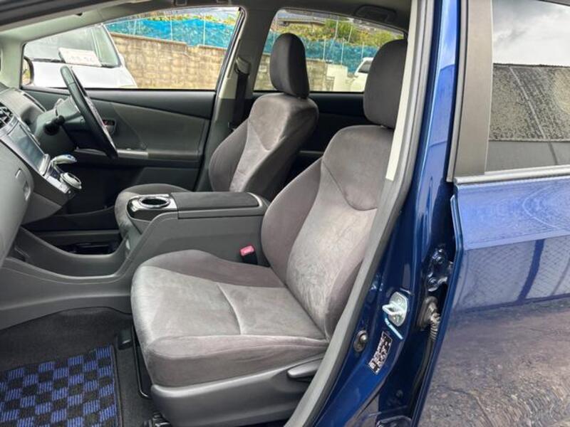 PRIUS ALPHA