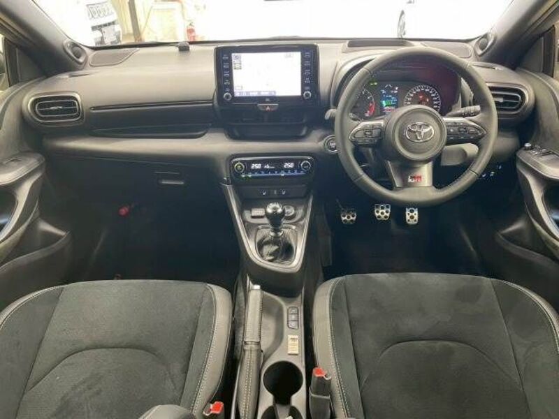 GR YARIS