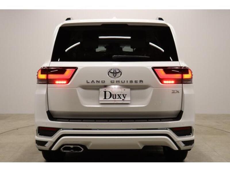 LAND CRUISER