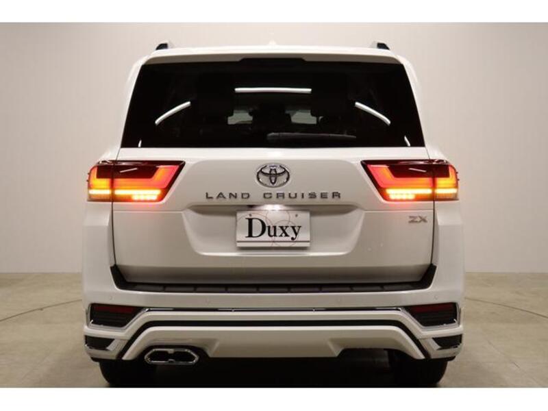 LAND CRUISER