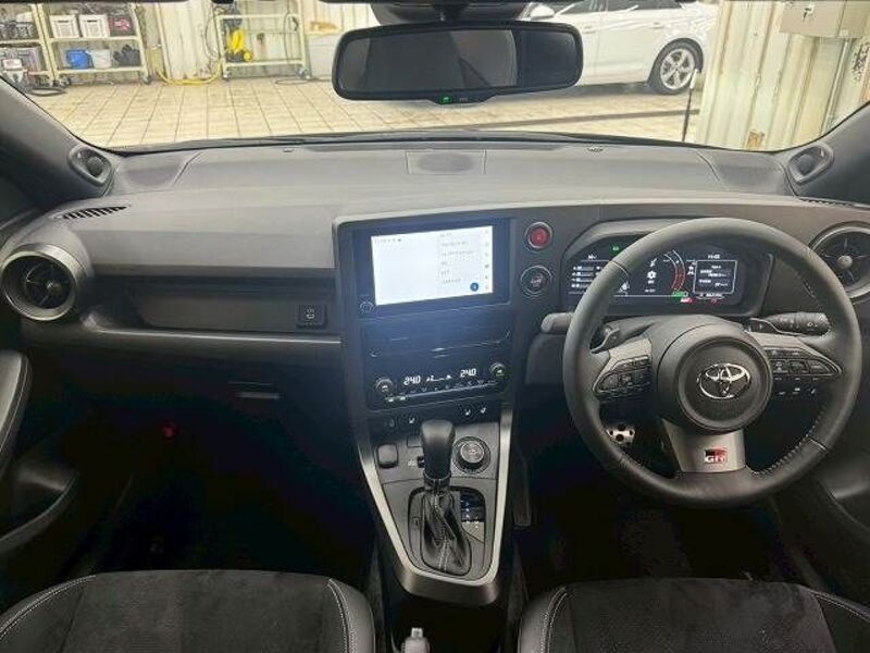 GR YARIS