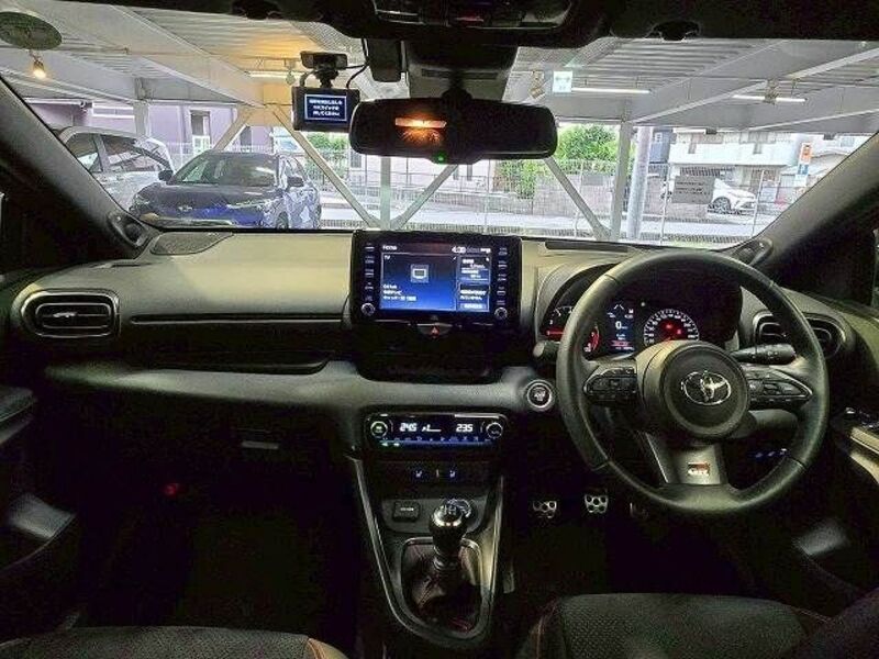 GR YARIS