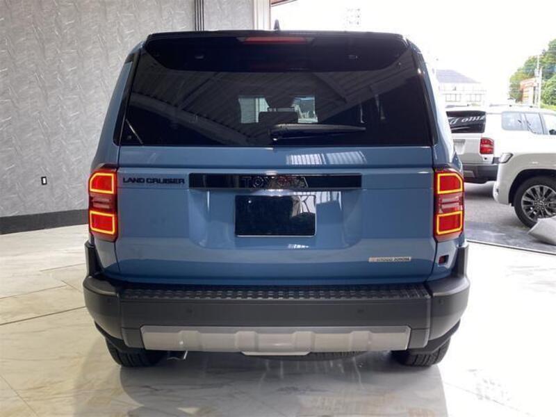 LAND CRUISER 250