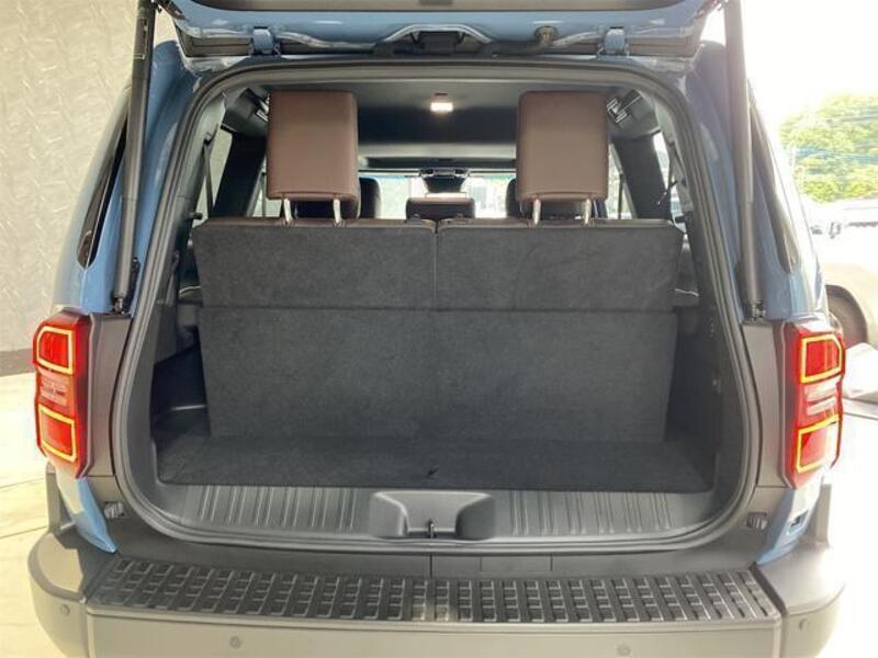 LAND CRUISER 250