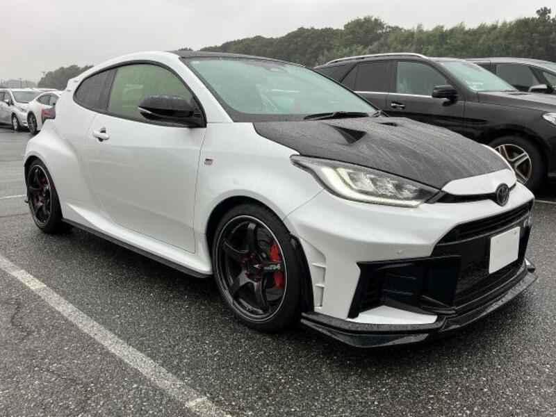 GR YARIS-0