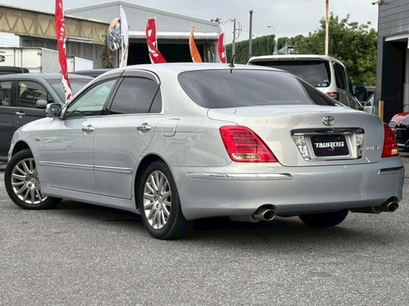 CROWN MAJESTA