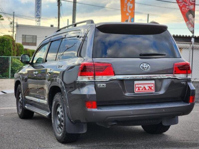 LAND CRUISER