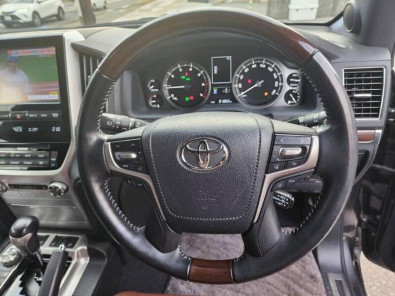 LAND CRUISER