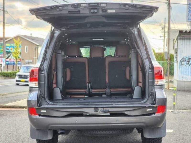 LAND CRUISER