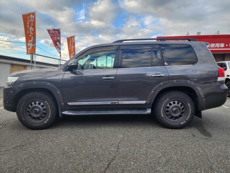 LAND CRUISER