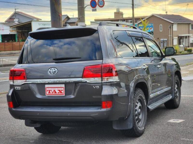 LAND CRUISER