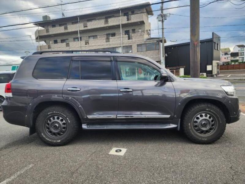 LAND CRUISER
