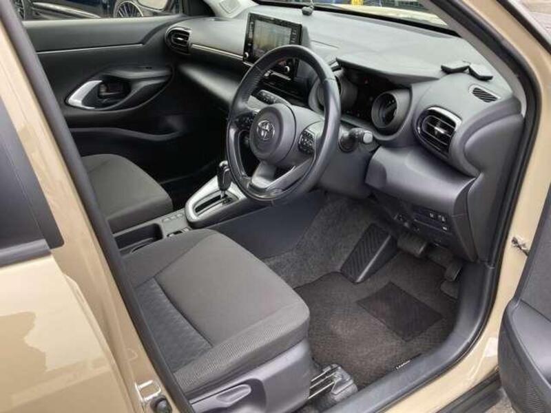 YARIS CROSS