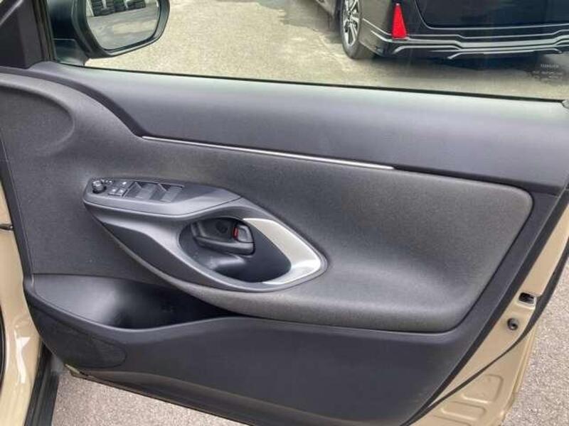 YARIS CROSS