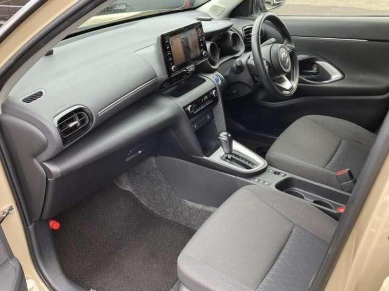 YARIS CROSS