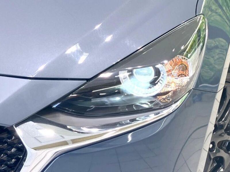 MAZDA2