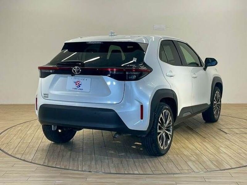 YARIS CROSS