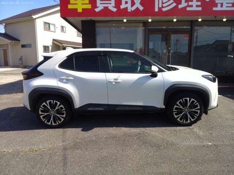 YARIS CROSS