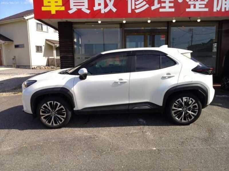 YARIS CROSS