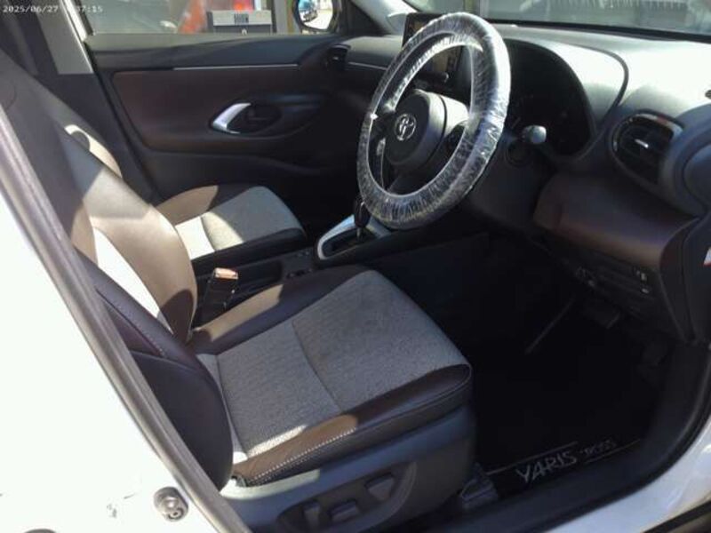 YARIS CROSS