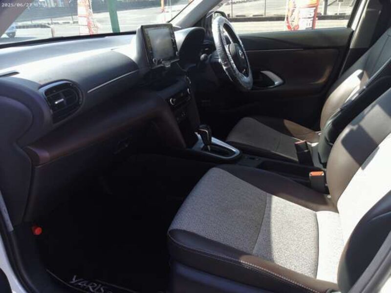 YARIS CROSS