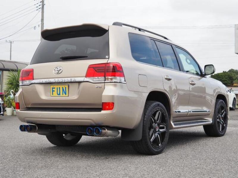 LAND CRUISER