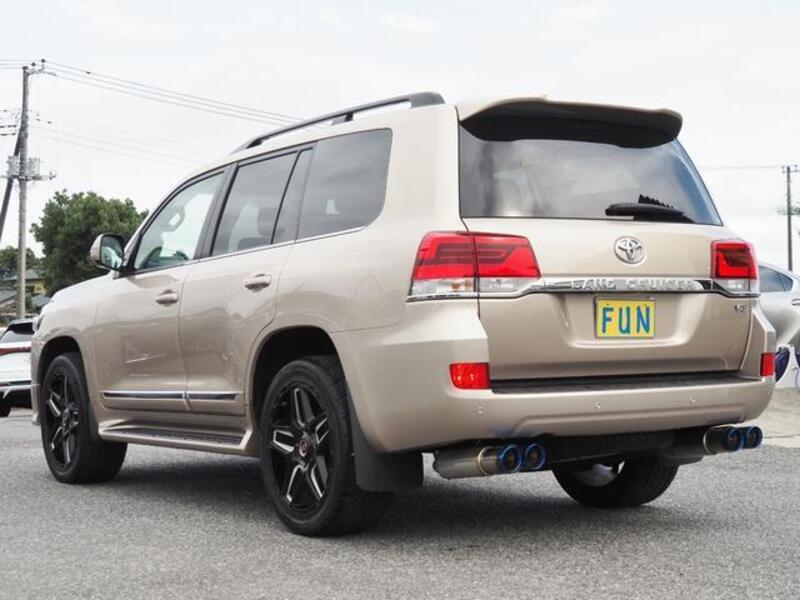 LAND CRUISER