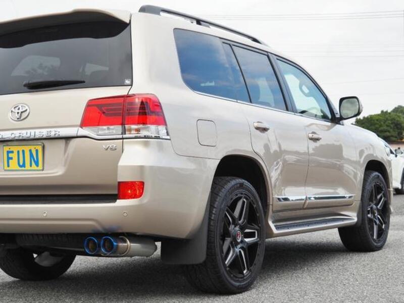 LAND CRUISER