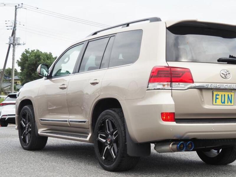 LAND CRUISER