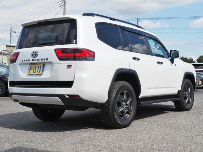LAND CRUISER