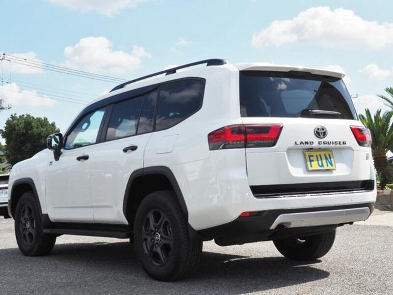 LAND CRUISER