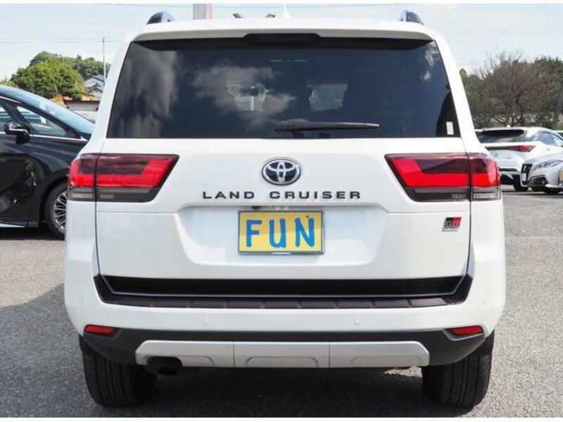 LAND CRUISER