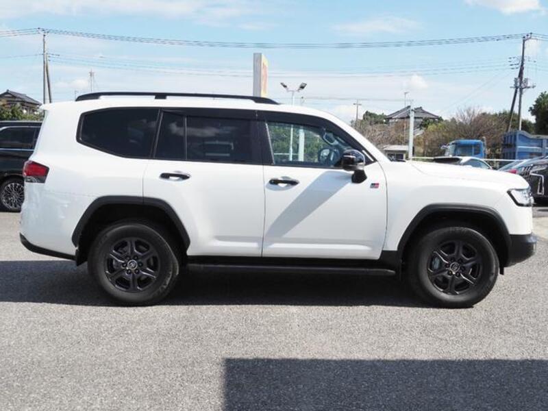 LAND CRUISER