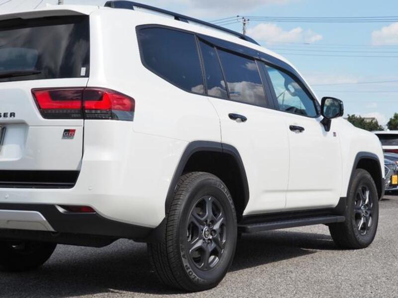 LAND CRUISER