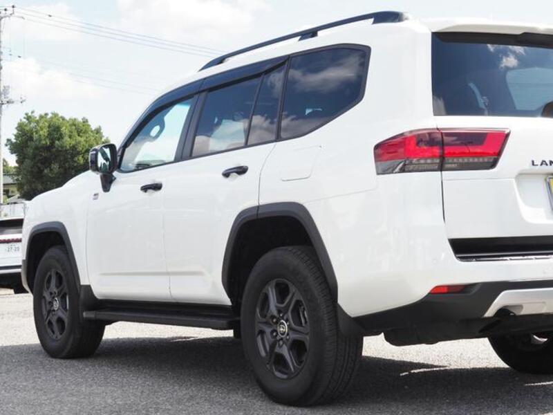 LAND CRUISER