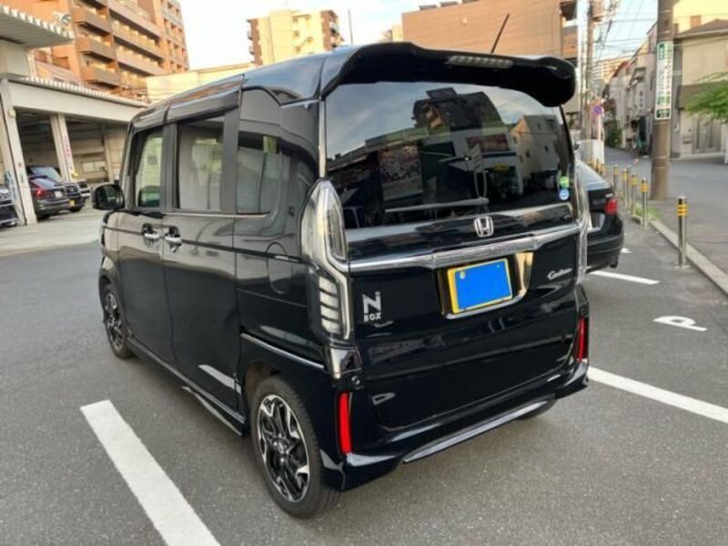 N BOX CUSTOM