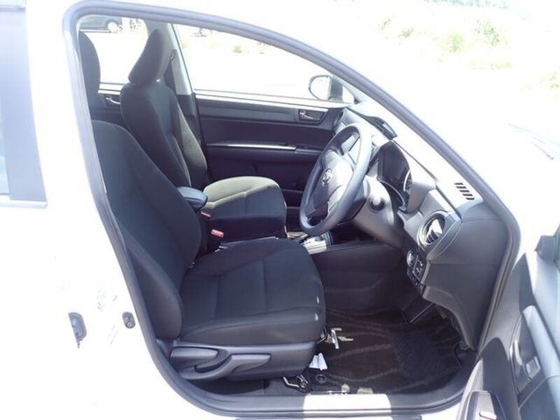 COROLLA AXIO